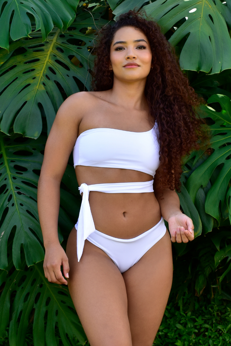 Set Bikini Ada asimétrico De Un Solo Hombro: Elegancia En Blanco