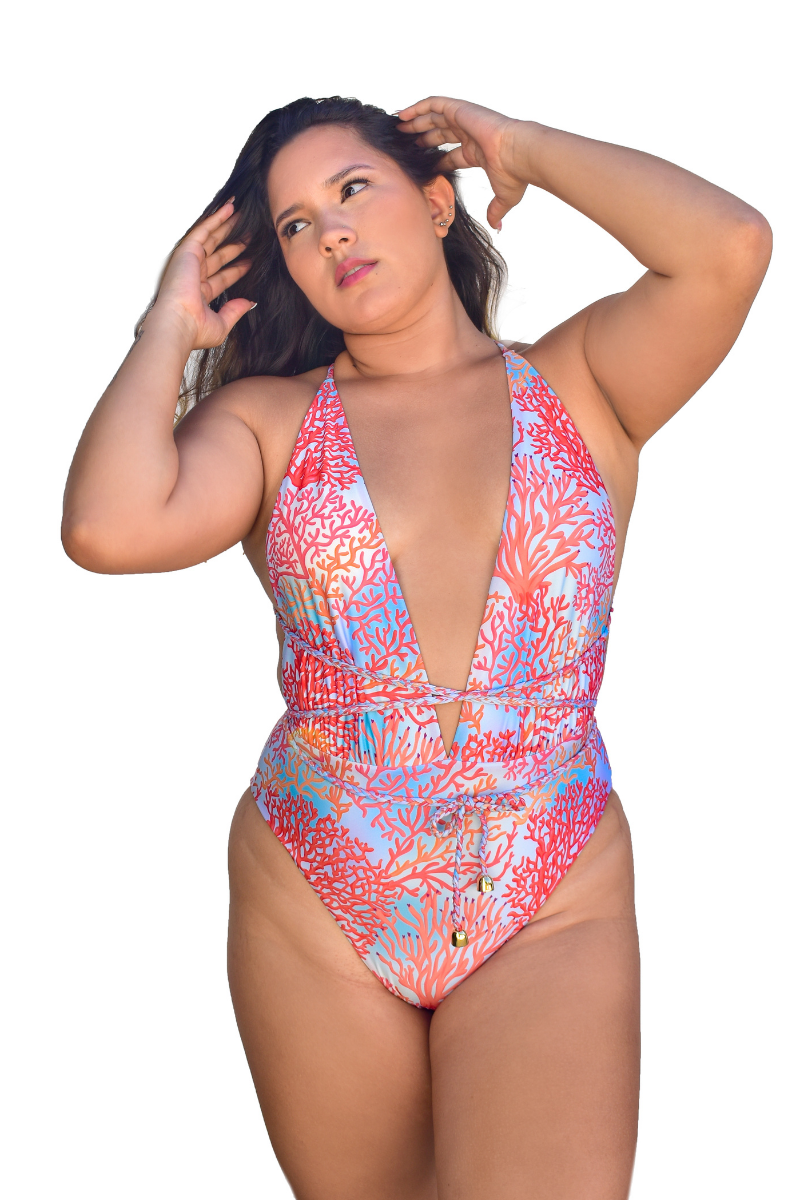 One Piece Isca en Coral: Escote Profundo, comodo Y versatil.